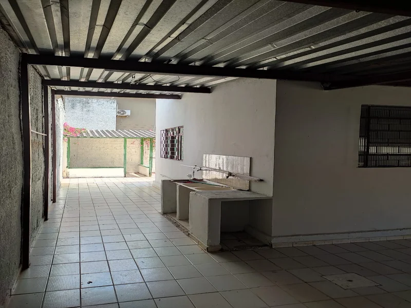 Casa Sobrado varanda e area-servico