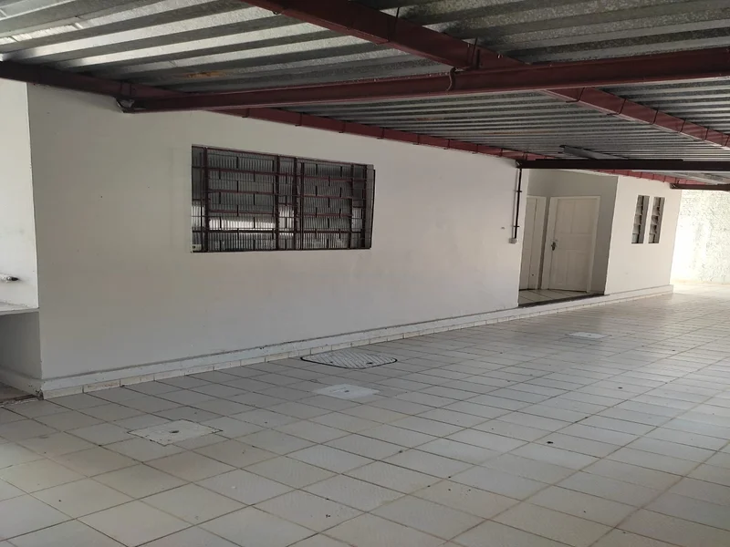 Casa Sobrado varanda na frente da casa